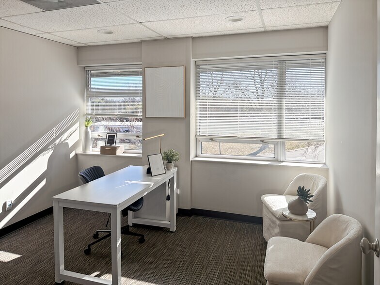 More Photos Of 15620-15648 Manchester Rd, Ellisville Coworking Space