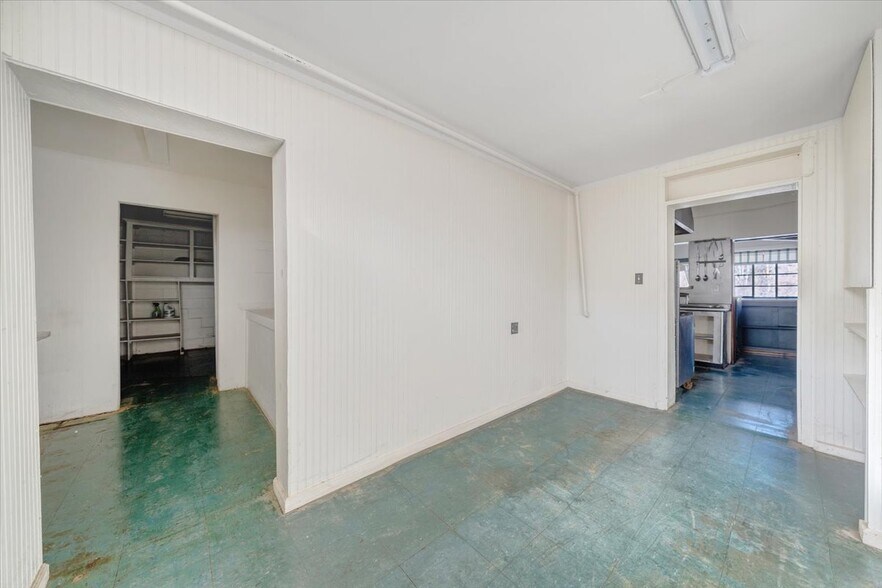 More Photos Of 630 Lowe St, Buchanan Restaurant For Sale