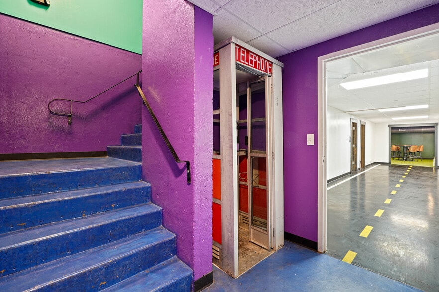 More Photos Of 801 N Fee St, Helena Bar For Sale