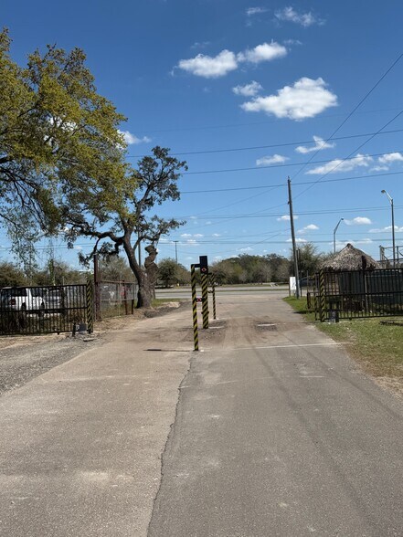 More Photos Of 4922 N 56th St, Tampa Manufacturing For Lease