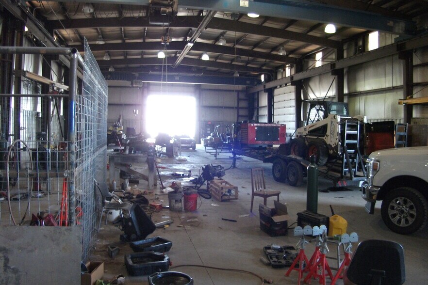 More Photos Of 187 Gusher st, Evansville Manufacturing For Lease