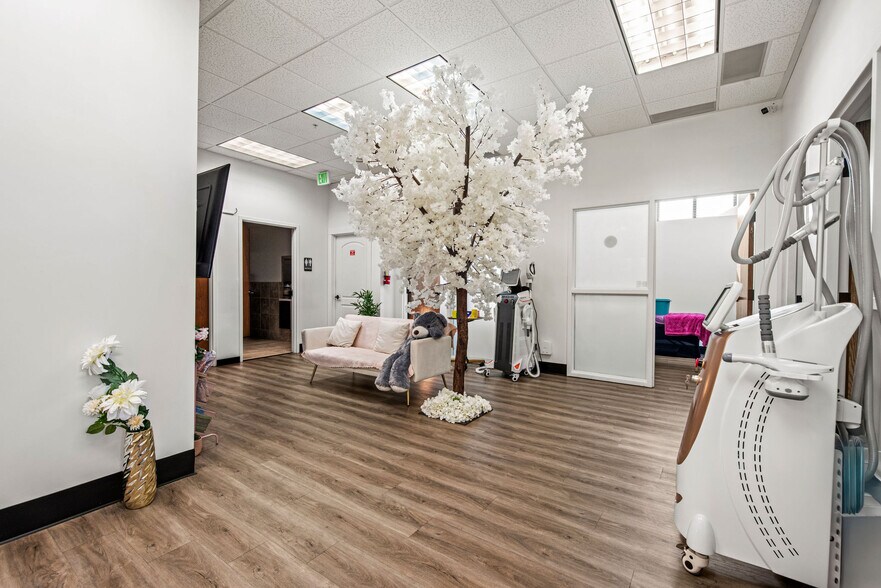 More Photos Of 408-454 W 800 N, Orem General Retail For Sale