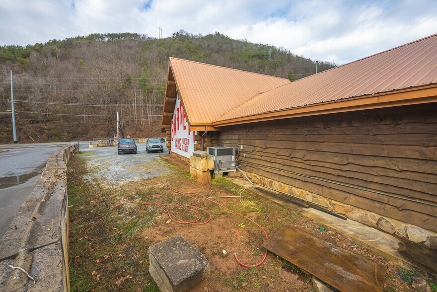 More Photos Of 118 First Ave, Hampton General Retail For Sale