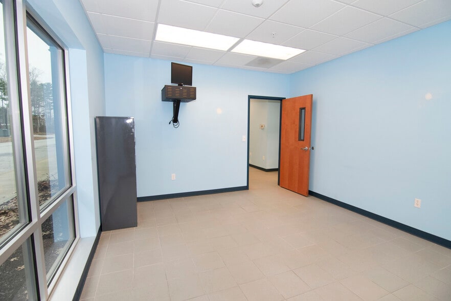 More Photos Of 3 Unlimited Dr, Saratoga Springs Office For Lease