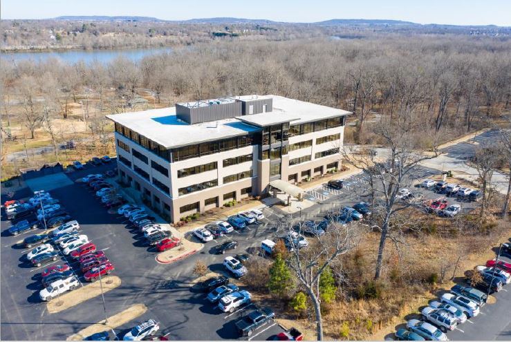 More Photos Of 4375 N Vantage Dr, Fayetteville Office For Lease