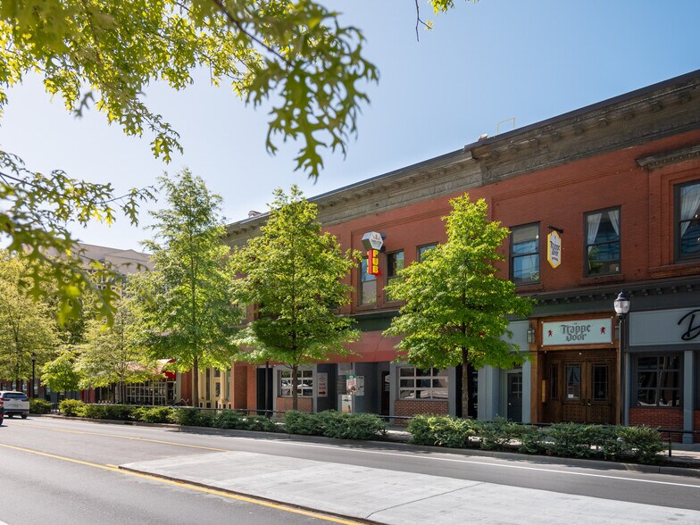 More Photos Of 15 W Washington St, Greenville Restaurant For Lease