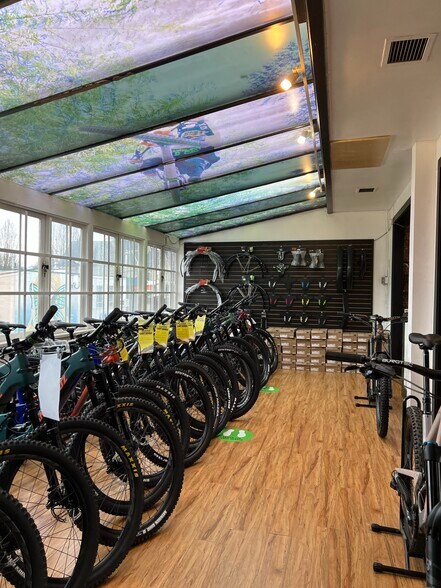 More Photos Of 195 Broadway W, Vancouver Storefront Retail Office For Lease