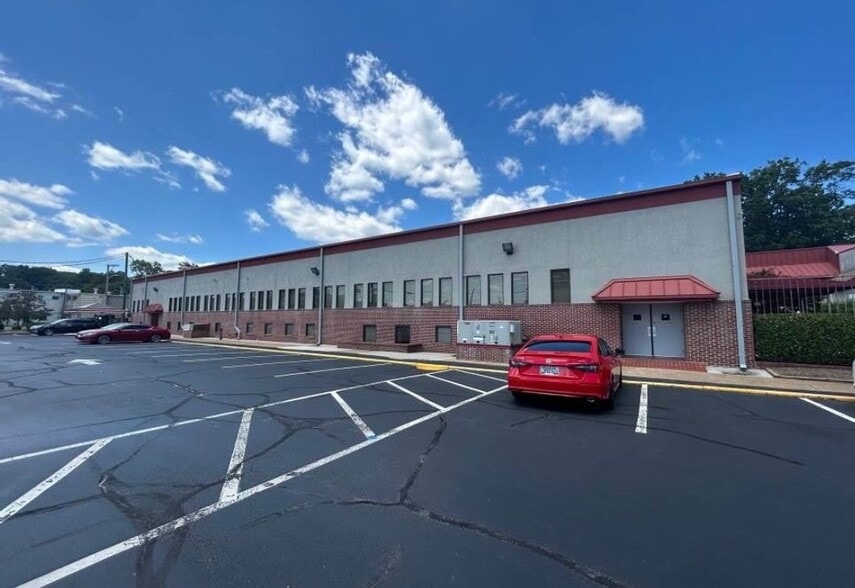 More Photos Of 125 Broadway Ave, Oak Ridge Office For Sale