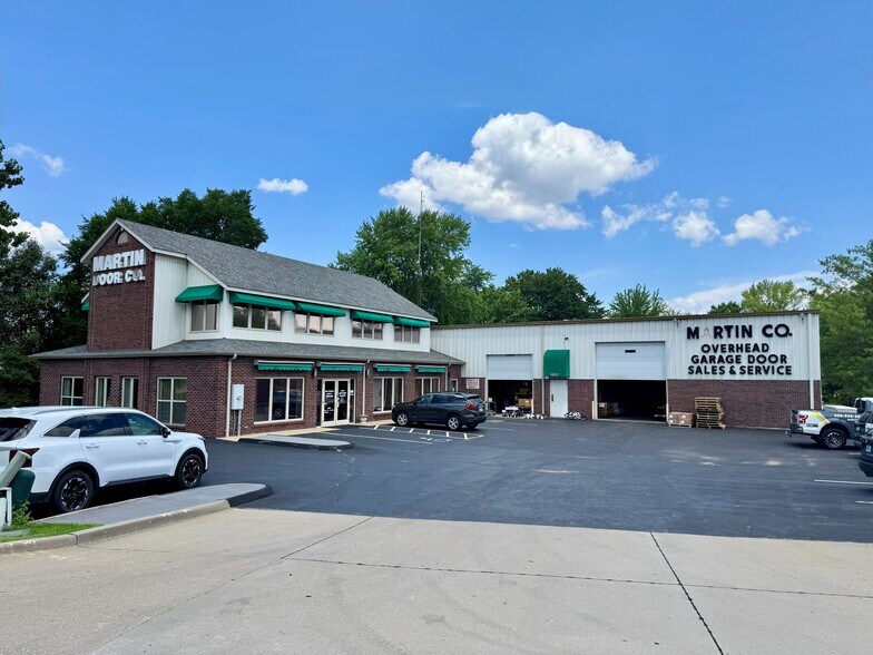 Primary Photo Of 3025 N Saint Peters Pky, Saint Peters Showroom For Sale