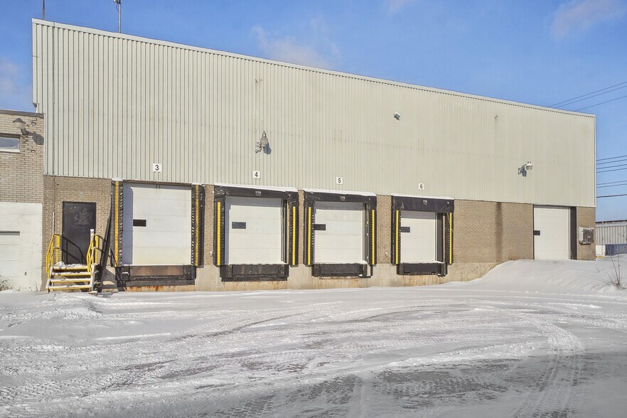 More Photos Of 2345 Rue Lapierre, Montréal Warehouse For Lease