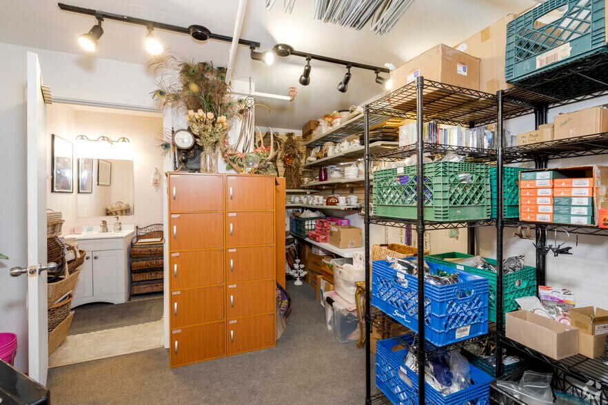 More Photos Of 13 N San Francisco St, Flagstaff Storefront Retail Office For Lease