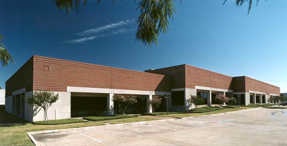 More Photos Of 12002-12046 Forestgate Dr, Dallas Showroom For Lease