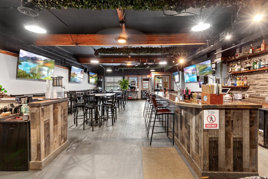 More Photos Of 314 N 4th St, Coeur d'Alene Bar For Sale