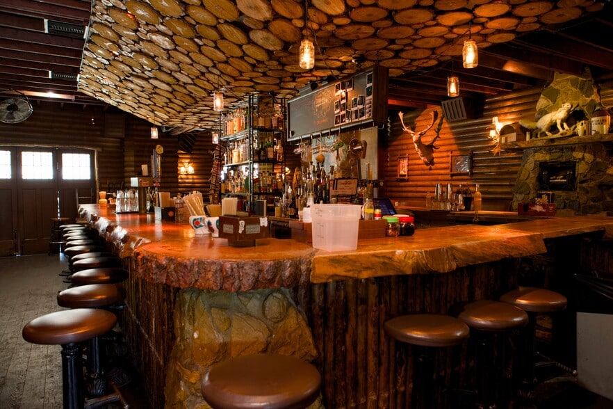 More Photos Of 10939 Venice Blvd, Los Angeles Bar For Sale