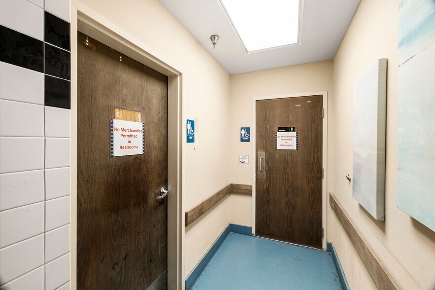 More Photos Of 821 King George Blvd, Savannah Unknown For Lease