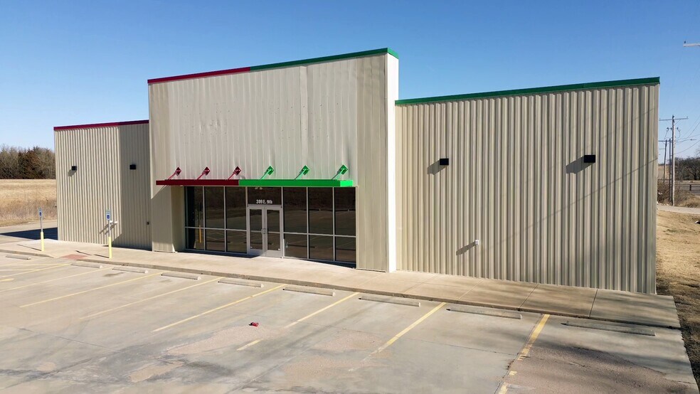 More Photos Of 309 E 9th St, Peabody Storefront For Lease