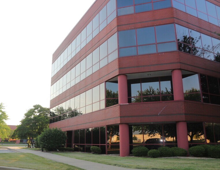 More Photos Of 3201 W White Oaks Dr, Springfield Office For Sale