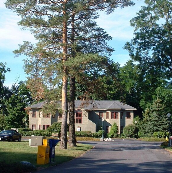 More Photos Of 8100-8116 Cazenovia Rd, Manlius Medical For Lease