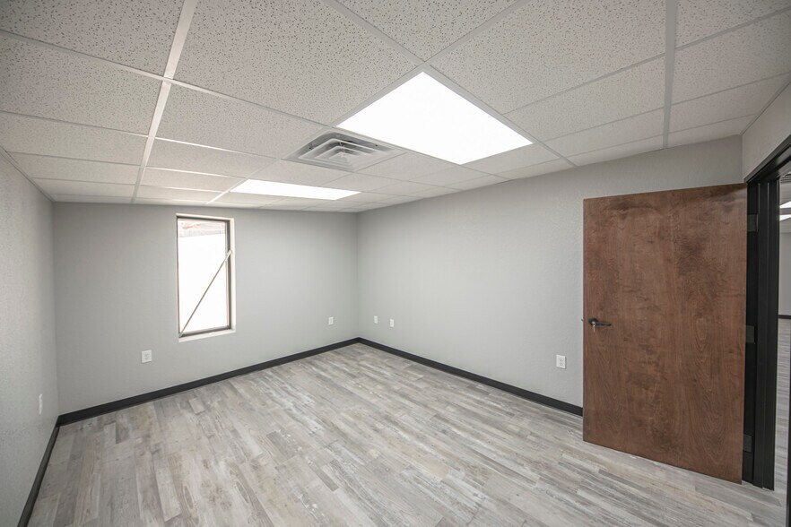 More Photos Of 16571 W Basin S, Odessa Warehouse For Sale