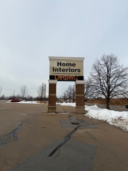 More Photos Of 4803 Michaels Dr, Appleton Freestanding For Sale