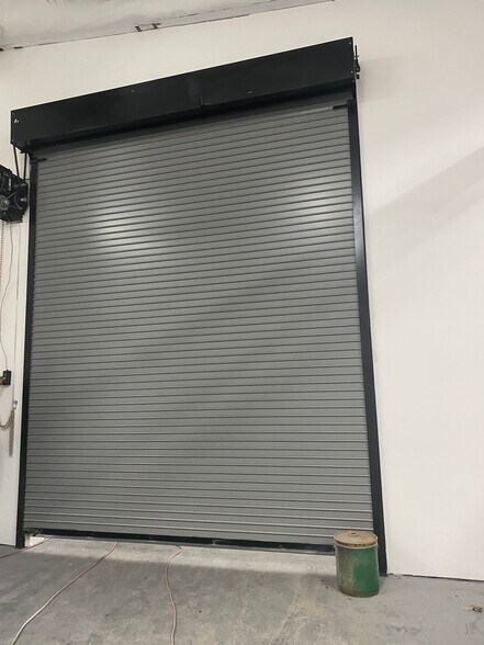 More Photos Of 6000 S Gramercy Pl, Los Angeles Distribution For Lease