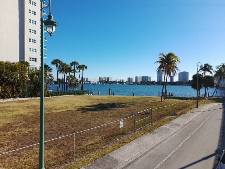 More Photos Of 386 W Blue Heron Blvd, West Palm Beach Restaurant For Lease