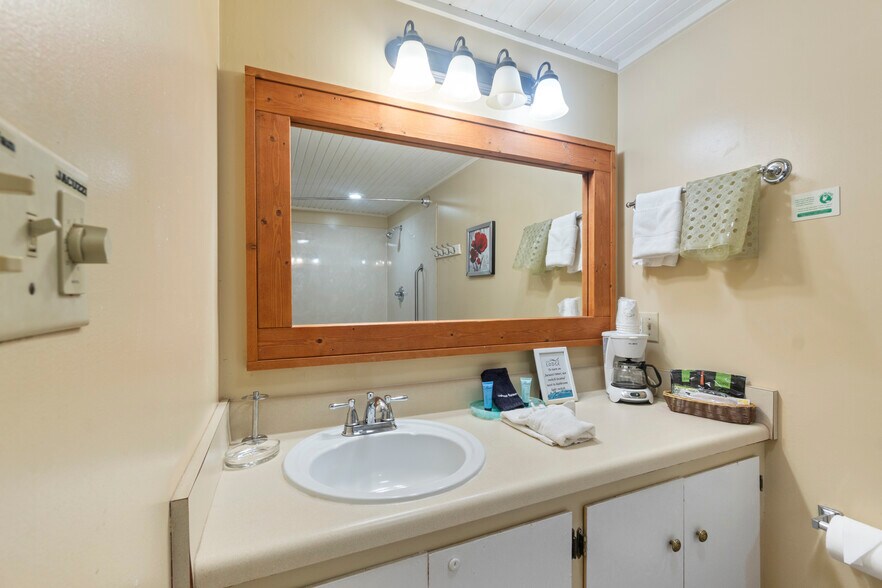 More Photos Of 3031 E Van Buren, Eureka Springs Hotel For Sale