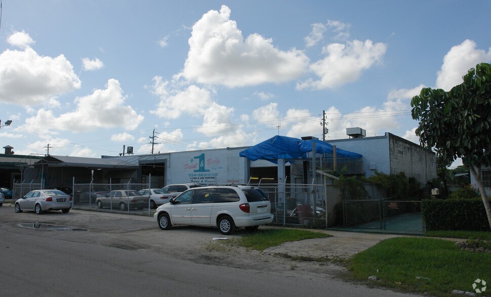 More Photos Of 5700 Plunkett St, Hollywood Service For Sale