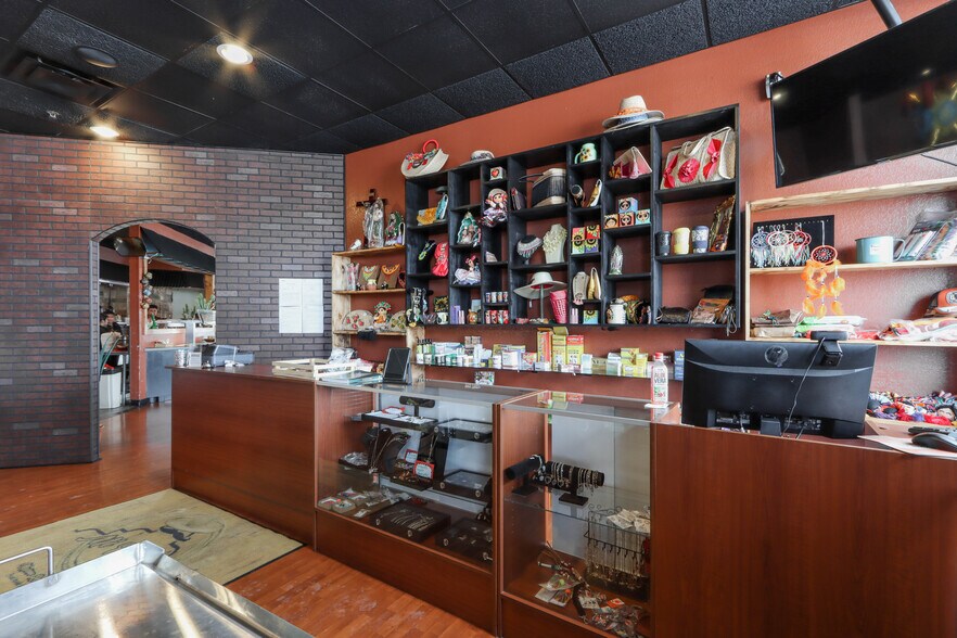 More Photos Of 190 Crossroads Dr, Plover Restaurant For Lease