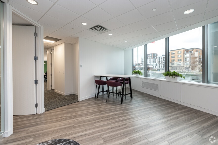 More Photos Of 3033 Excelsior Blvd, Minneapolis Medical For Lease