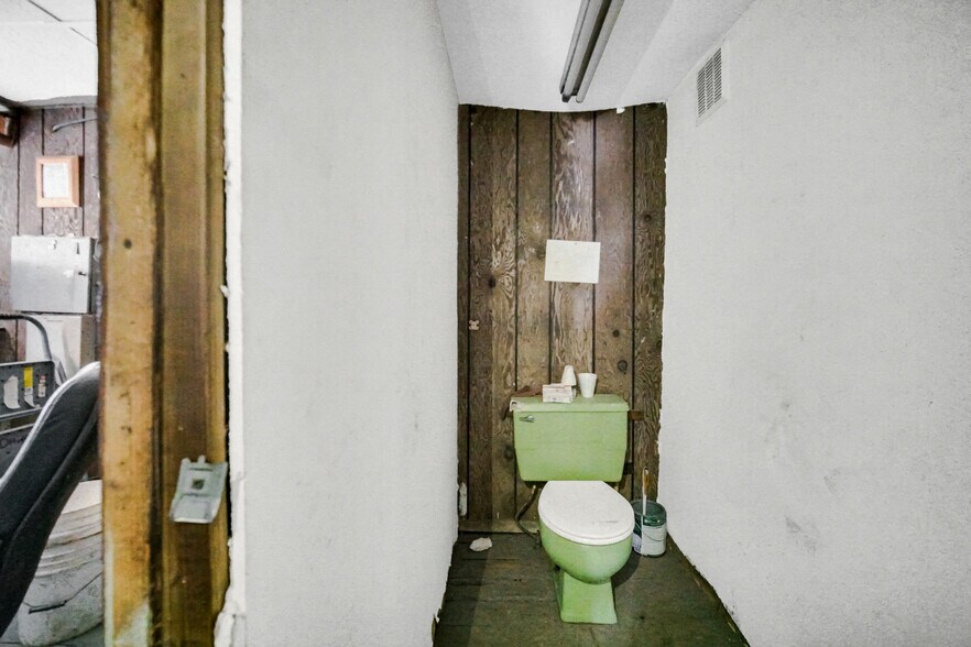 More Photos Of 2116 S California Ave, Chicago Auto Repair For Sale