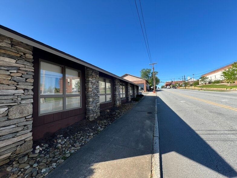 More Photos Of 170 S Broad St, Brevard Office For Lease