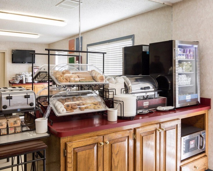 More Photos Of 2108 S Main St, Farmville Hotel For Sale