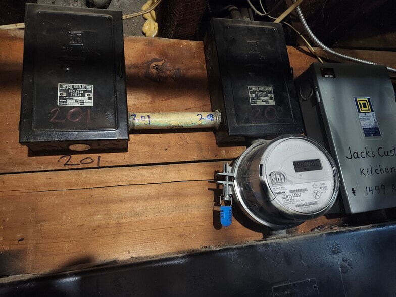 More Photos Of 1499 Main St E, Hamilton Storefront Retail Residential For Sale