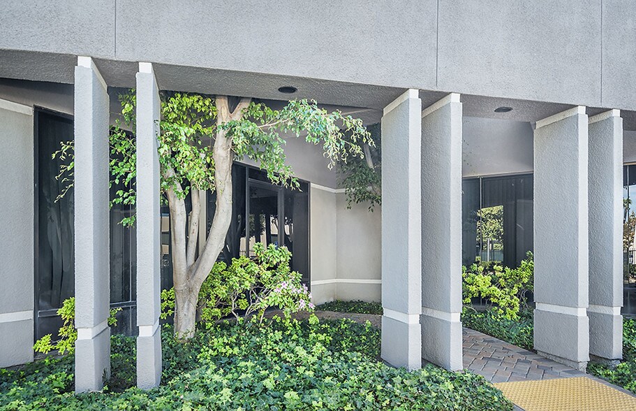 More Photos Of 17252 Armstrong Ave, Irvine Research And Development For Lease