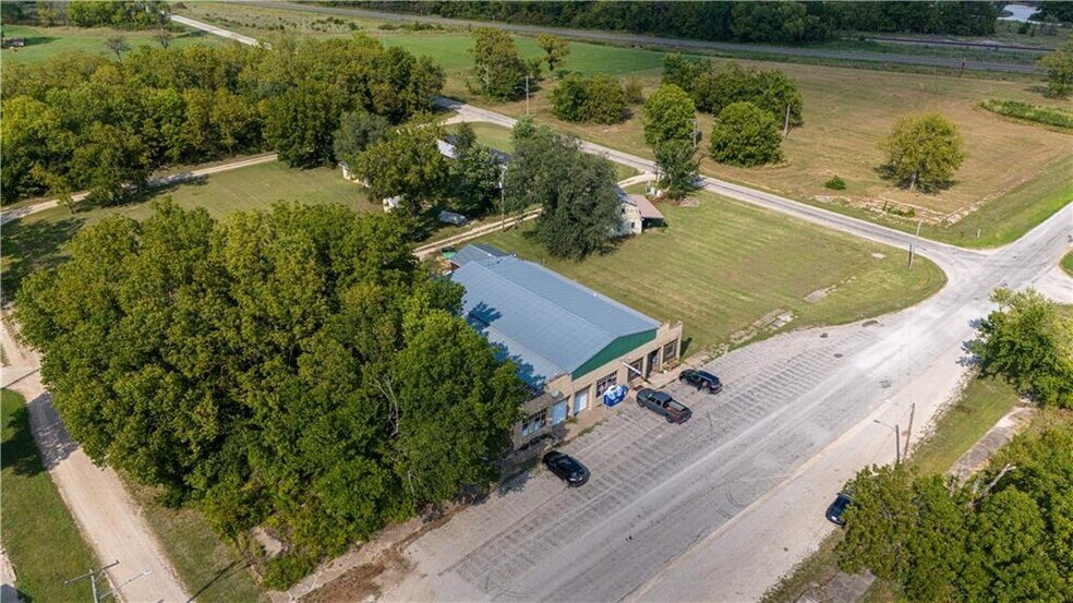 More Photos Of 86 3rd St, Moran Convenience Store For Sale