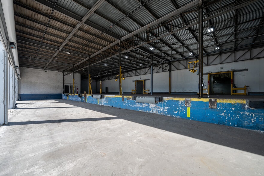 More Photos Of 2481 Dennis St, Jacksonville Manufacturing For Sale