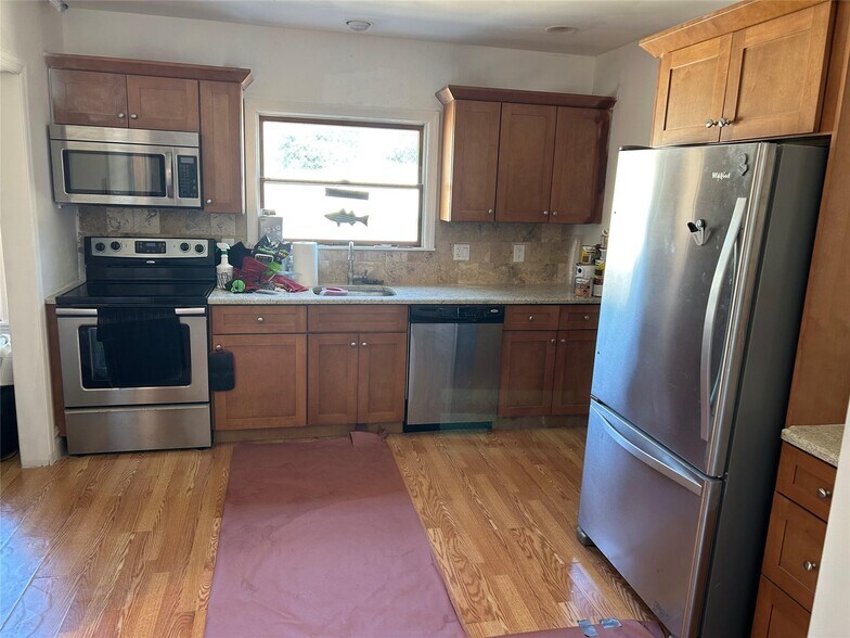 More Photos Of 153 Main St, Kings Park Office For Sale