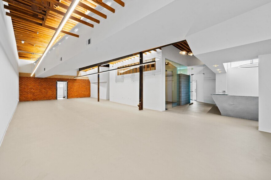 More Photos Of 8607 Venice Blvd, Los Angeles Loft Creative Space For Lease
