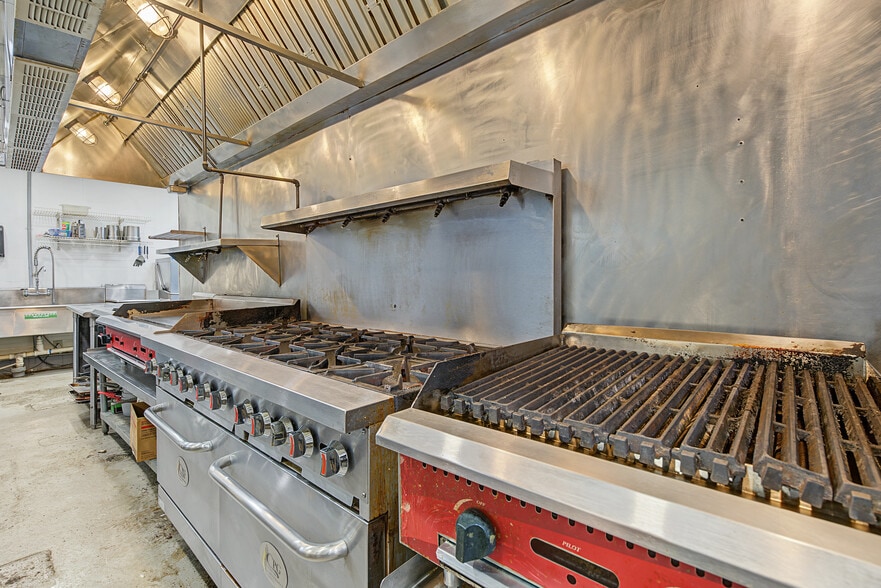More Photos Of 1901 W Pioneer Pky, Arlington Restaurant For Sale