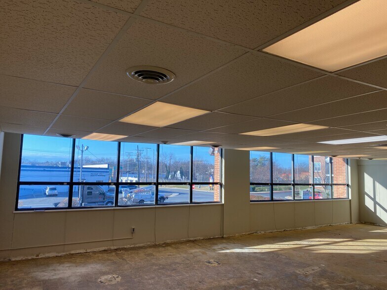 More Photos Of 111 Chinquapin Round Rd, Annapolis Flex For Lease