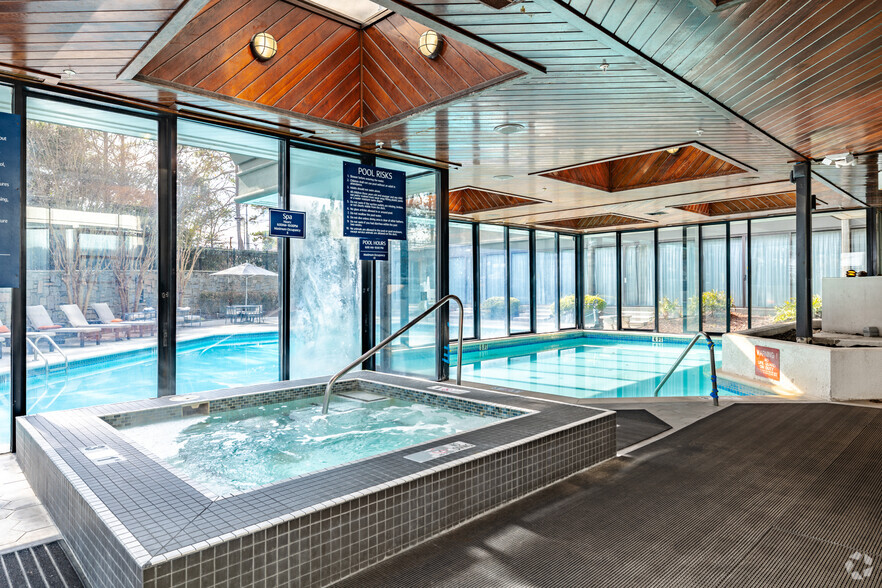 More Photos Of 2055 S Park Pl SE, Atlanta Hotel For Sale