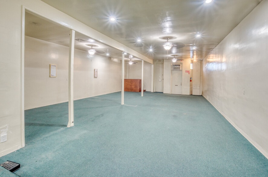 More Photos Of 11123 S Western Ave, Los Angeles Office For Sale