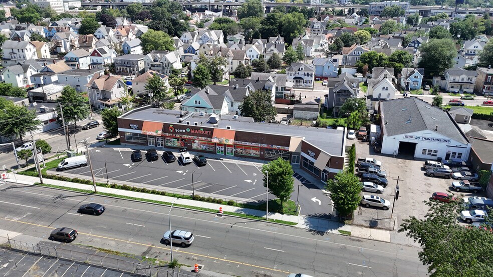 More Photos Of 937 State St, Bridgeport Storefront For Lease