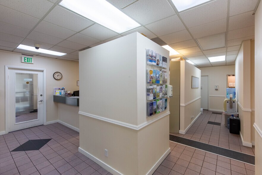 More Photos Of 2419 S Seacrest Blvd, Boynton Beach Medical For Sale