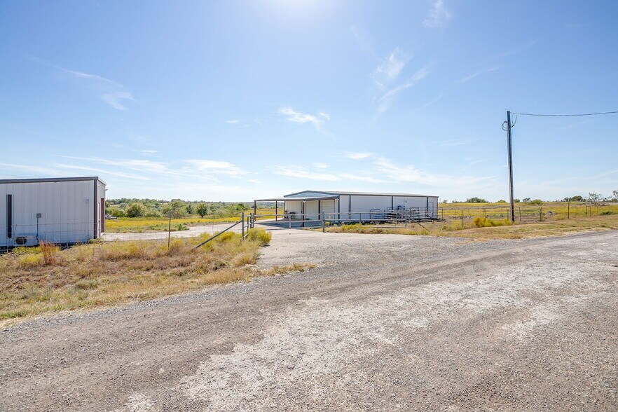 More Photos Of 13300 Cleburne Hwy, Cresson Industrial For Sale