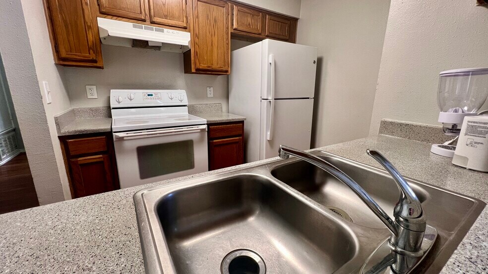 More Photos Of 804 Station St, Converse Multifamily For Sale