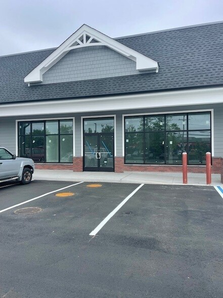 More Photos Of 425 Union Blvd, West Islip Service Station For Lease