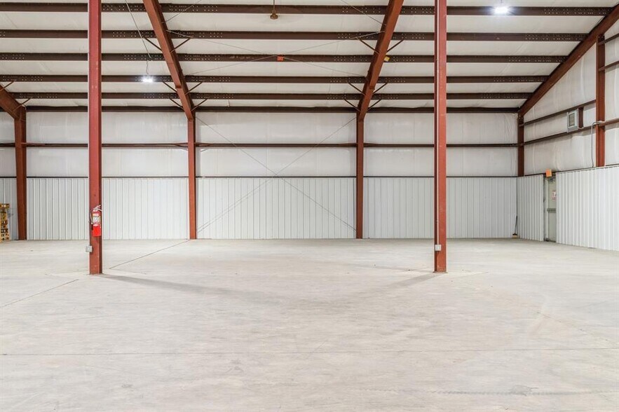 More Photos Of 41 Elkay Dr, Chester Warehouse For Lease