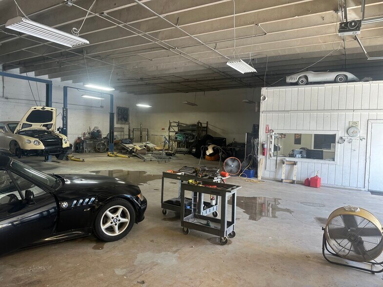 More Photos Of 170 NW 16th St, Boca Raton Warehouse For Sale